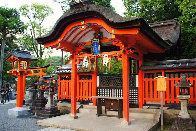 Kyoto: Fushimi Inari Shrine Walking Tour - Meeting point at Daily Yamazaki Fushimi Inari Shrine, and why small groups help