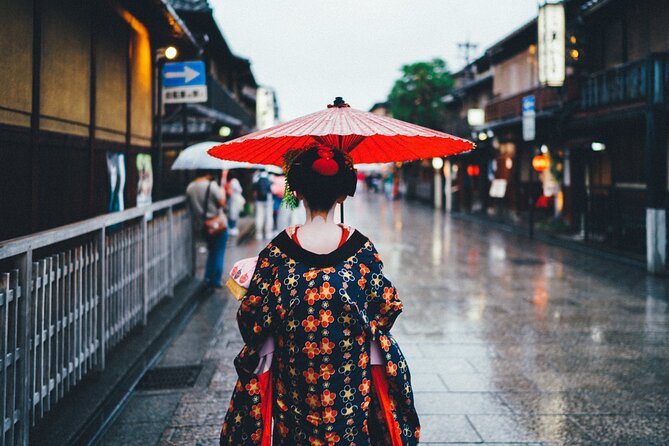 Kyoto Geisha District Walking Tour in Gion - Gion Shirakawa Canal: Where You Get Quiet Water, Old Houses, and Time to Breathe