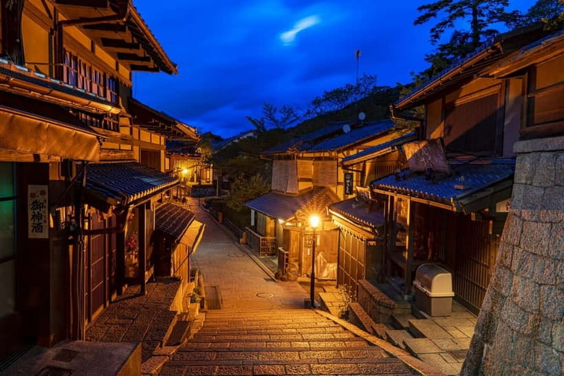Kyoto Geisha Walking Tour: Gion District & Hidden Gems - Tea Houses and Machiya Townhouses: How Traditional Style Shapes the Story