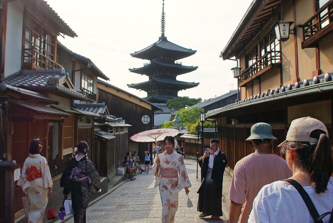 Kyoto: Gion and Geisha District Walking Tour - Maruyama Park (Stop 2): old-school Kyoto calm near the action