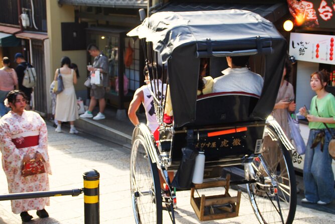 Kyoto: Gion and Geisha District Walking Tour - Yasui-Konpiragu (Stop 5): the Power Stone arch and a funny tradition