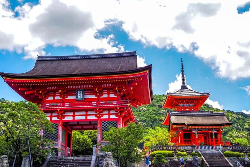 Kyoto: Gion Geisha District Walking Tour and Hidden Gems - Maruyama Park (20 minutes): a breather with Kyoto atmosphere