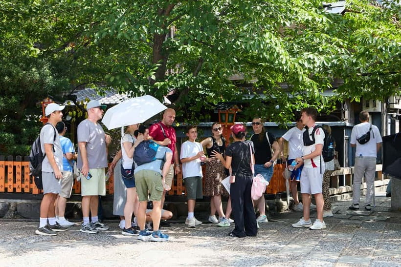 Kyoto: Gion Geisha District Walking Tour and Hidden Gems - Kiyomizu-dera Niomon Gate: the finale that makes the whole loop feel complete