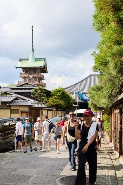 Kyoto: Gion Geisha District Walking Tour and Hidden Gems - Start at Ben’s Cookies Kyoto Shijo, then work your way into classic Gion