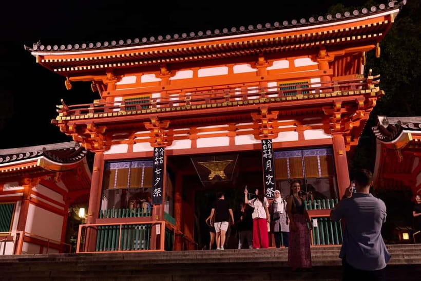 Kyoto: Gion Geisha District Walking Tour - Stories of Geisha - The Izumo-no-Okuni statue stop and what it adds