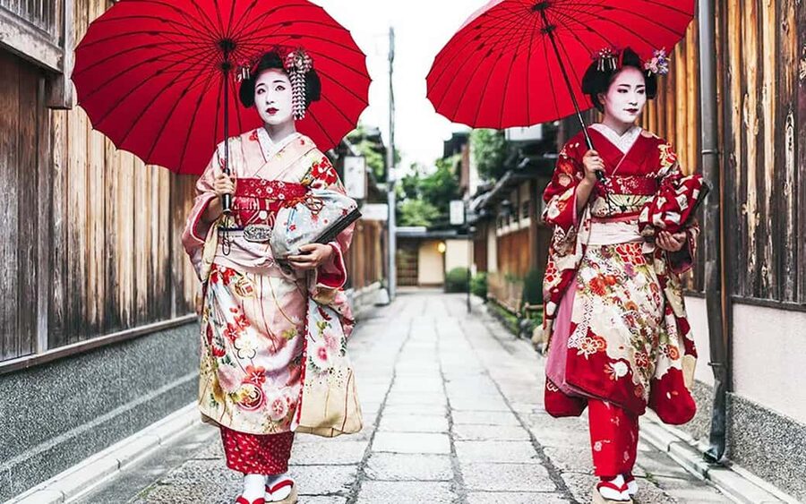 Kyoto: Gion Hidden Gems & Geisha Culture Tour - Tatsumi-jinja and Yasaka Shrine: the sacred stops that shape Gion