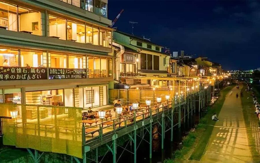 Kyoto: Gion Hidden Gems & Geisha Culture Tour - Ninenzaka and Hōkan-ji: old-street atmosphere with a short climb feel