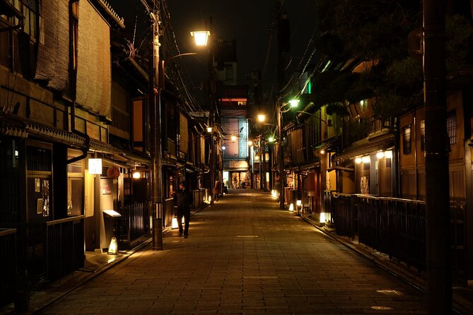 Kyoto: Gion Night Walking Tour with Geisha Insight - Why Gion after dark feels like the real Kyoto