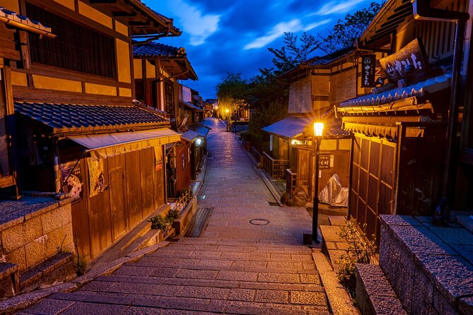 Kyoto: Gion Night Walking Tour with Geisha Insight - Meeting Tanaka Coffee Gion and keeping the 2-hour walk comfortable