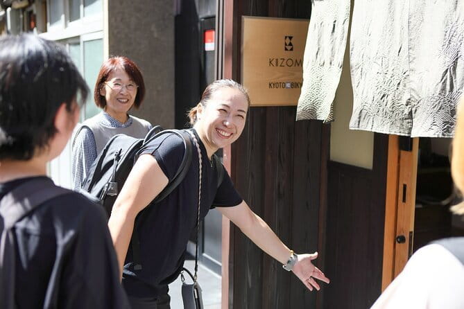 Kyoto: Gion & Pontocho Food Tour with 13 Dishes - Izakaya stop: what to expect, and how the guide helps