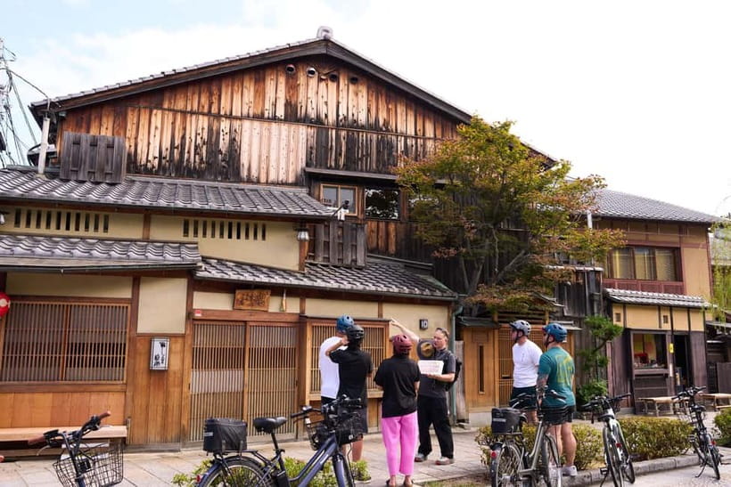 Kyoto: Hidden Gems E-Bike Tour Through Backstreets & Temples - Heian Shrine: calm grounds and a different Kyoto vibe