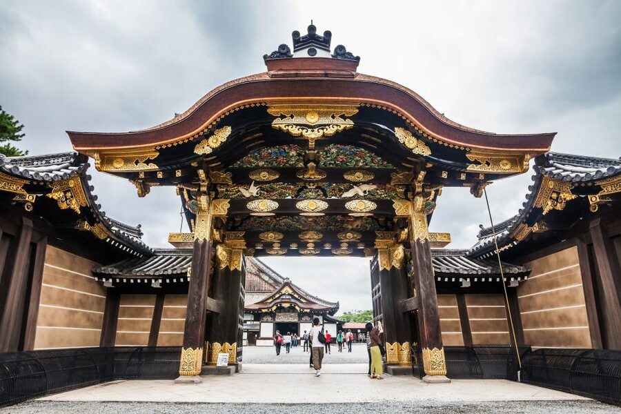 Kyoto: Imperial Palace & Nijo Castle Guided Walking Tour - Small Group Size, Big Difference: Your Guide Matters
