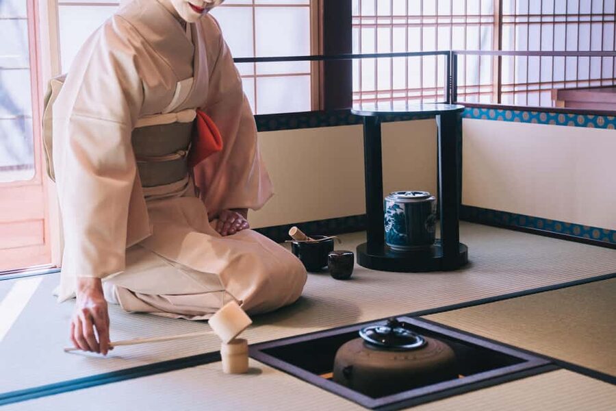 Kyoto: Kimono Tea Ceremony at Orizuruya Gion - Picking Your Kimono From 200+ Options and Getting Dressed