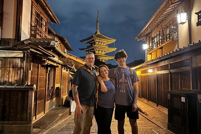 Kyoto Magical Night English Tour: Gion & Fushimi Inari Shrine - Stop 5: Yasaka Pagoda (Hokanji Temple) and the Wow Factor of Old Wood