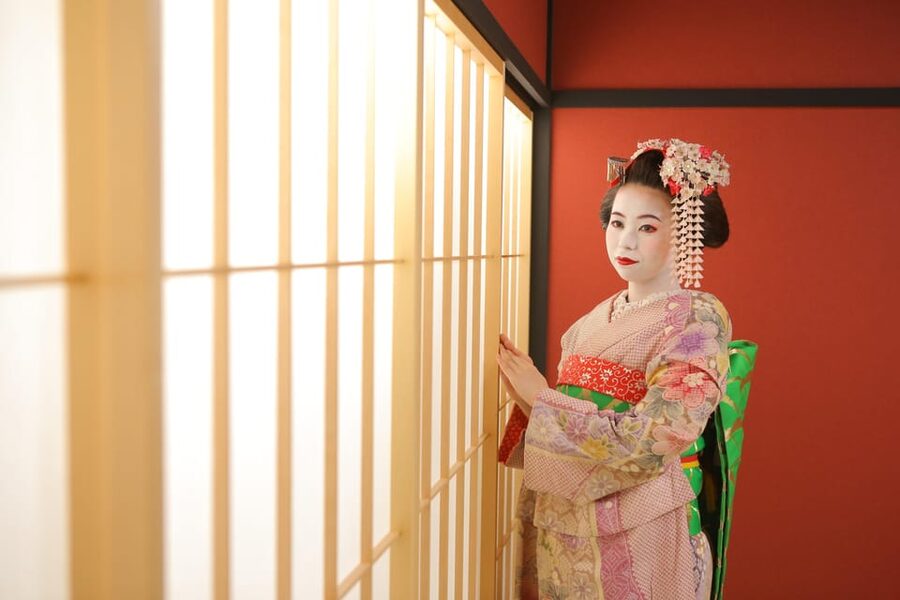 Kyoto: Maiko Makeover and Photoshoot Experience - The 10-minute self-photo window: make it count