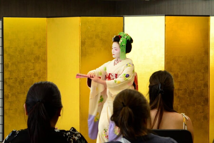 Kyoto: Meet-and-Greet, Maiko Show and Experience - Maiko 101, explained in a way you can actually use