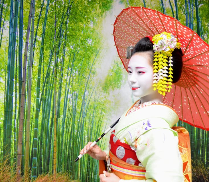 Kyoto: Meet-and-Greet, Maiko Show and Experience - Costume and conversation: what you get from the English-speaking staff
