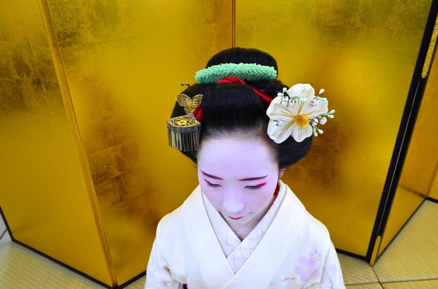 Kyoto: Meet-and-Greet, Maiko Show and Experience - The photo session with your own phone or camera