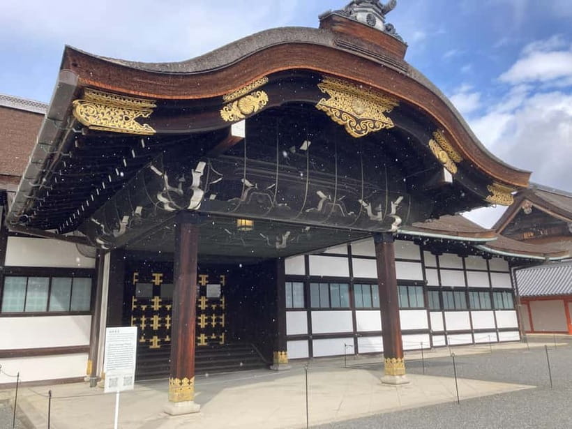 Kyoto: Nijo Castle and Kyoto Imperial Palace Guided Tour - The walk starts: getting your bearings in old Kyoto