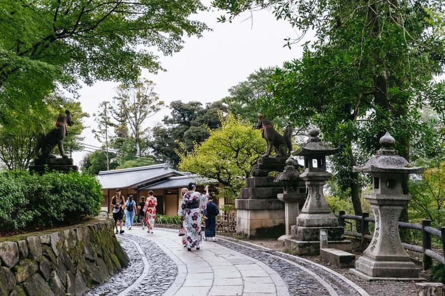 Kyoto: Nijo Castle, Kiyomizu & Fushimi Inari Guided Tour - Kinkaku-ji Golden Pavilion: What You’re Actually Paying For