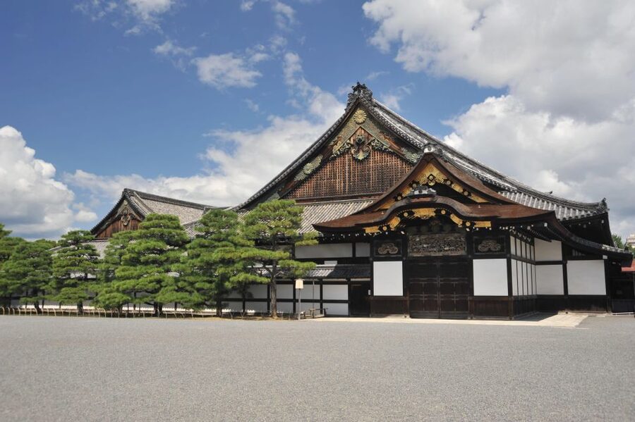 Kyoto: Nijo-jo Castle and Ninomaru Palace Guided Tour - Karamon Gate and Ninomaru Garden: what to look for when your feet slow down