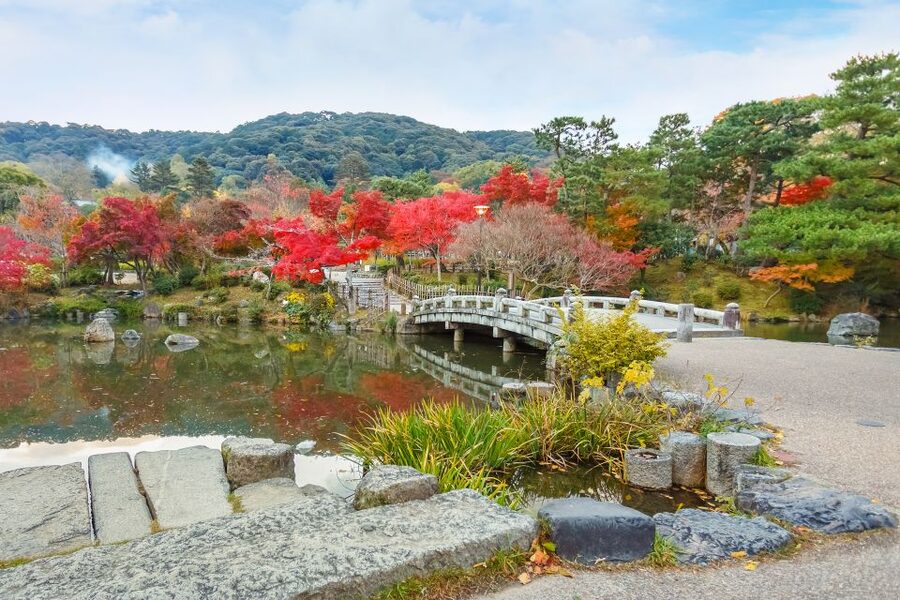 Kyoto: Private 2.5 Hour Historical Walking Tour - Yasaka Shrine west gate, the perfect launch pad for shrine etiquette