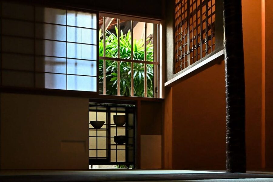 Kyoto: Private Tea Ceremony at local home with tea master - Arriving near Nijo Castle, and the dress code that shapes the vibe