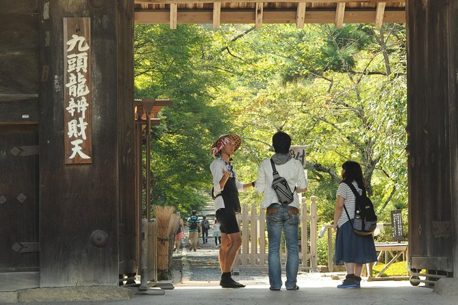 Kyoto Sagano Insider: Rickshaw and Walking Tour - The straw-thatched haiku cottage, shinto shrine, and old pilgrim path