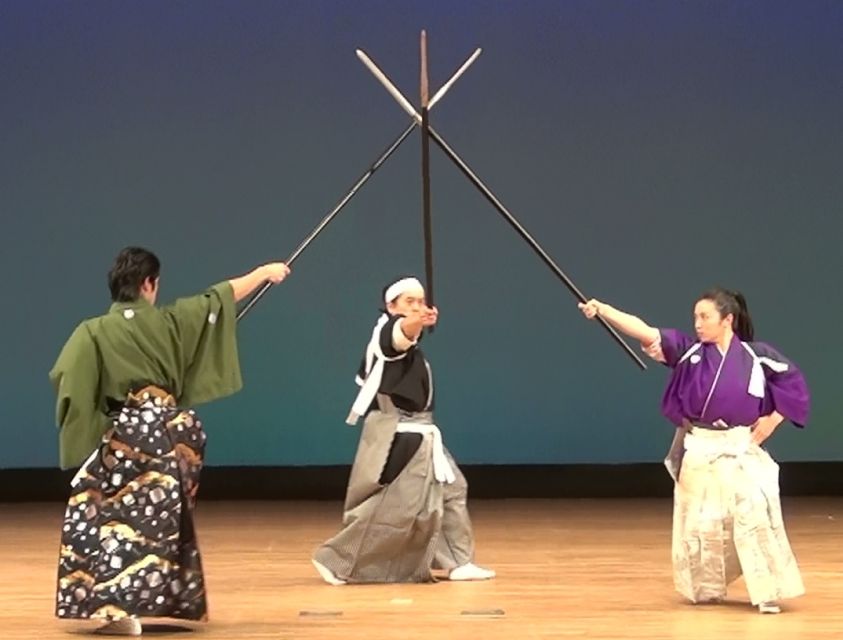 Kyoto: Samurai Kenbu Traditional Sword Dancing Show - Photo time after the show: how to make it work