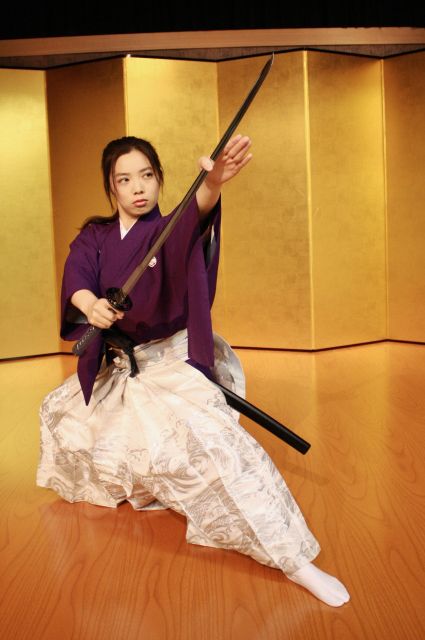 Kyoto: Samurai Kenbu Traditional Sword Dancing Show - Logistics that affect your comfort in the hour