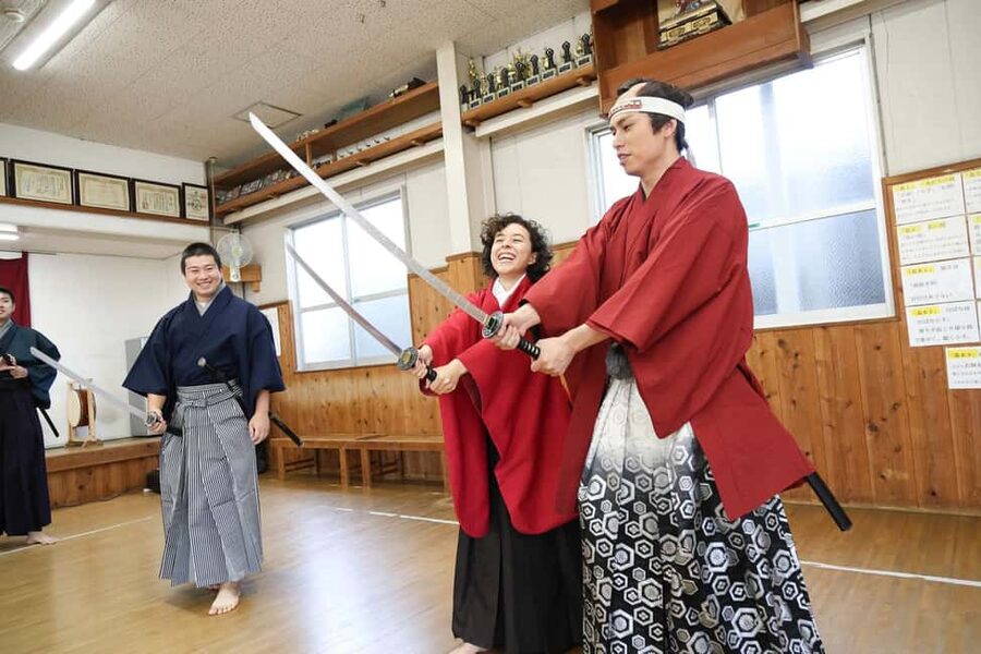 Kyoto: Samurai Sword & Kimono Action Filming Experience - Meeting point, timing, and what to bring (so you don’t waste time)