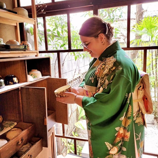 Kyoto: Table-Style Tea Ceremony at a Kyo-Machiya - Making Creamy, Frothy Matcha With A Bamboo Whisk