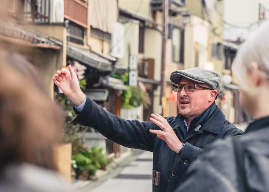 Kyoto: The Geisha Districts of Kyoto Walking Tour - Ninenzaka and Yasaka Shrine: Finishing Strong in a Pedestrian-Friendly Zone
