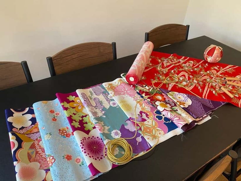 Kyoto: Traditional Kimono Fabric Handicrafts Workshop - Selecting Kimono Fabric Patterns You Actually Want to Keep
