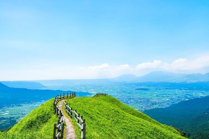 Kyushu: Aso Vocano, Grassland,Onsen and Aso shrine 1-Day Tour - Kusasenri grasslands near Mount Aso: where you reset