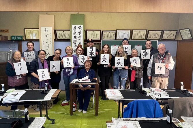 Let's experience calligraphy in YANAKA, Taito-ku, TOKYO !! - Finding the right mood in Yanaka, then picking up a brush