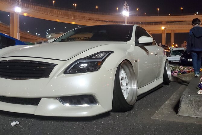 Luxury van Ride to famous car meet up spot Daikoku - The driver and Team Open Tours vibe: why the talk matters