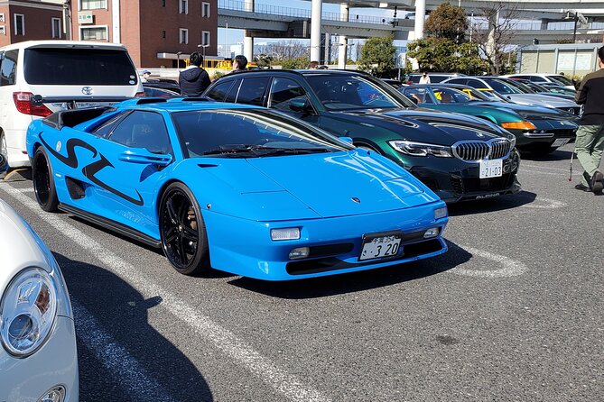 Luxury van Ride to famous car meet up spot Daikoku - Shinjuku meeting point and how the night gets going