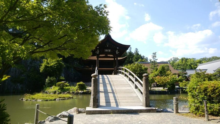 Magome-juku, Tsumago-juku & Ena-kyo 1d Bus Tour from Nagoya - Tsumago-juku: shorter stop, strong old-road atmosphere