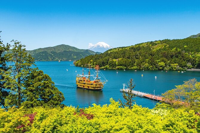 Mount Fuji, Hakone and Owakudani One Day Bus Tour from Tokyo - Lake Ashi (Lake Ashinoko): the calm, iconic start