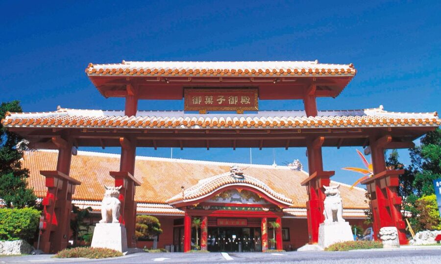 Naha: North Okinawa Sightseeing Tour & Churaumi Aquarium - Churaumi Aquarium at Ocean Expo Park: The Main Event