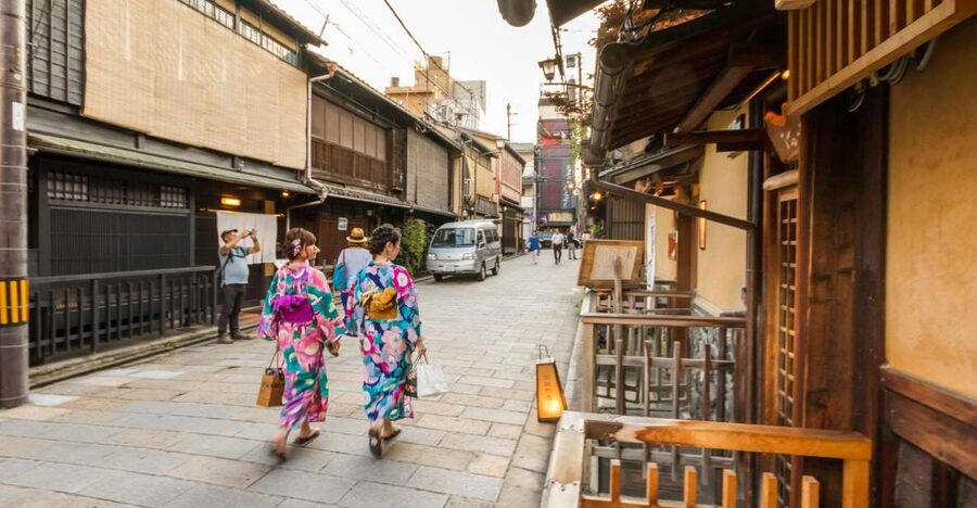 Night Walk in Gion: Kyoto's Geisha District - Key things to know before you go