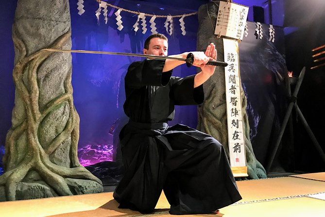 Ninja Samurai 2-hour hands-on lesson by Japanese master in Tokyo - Kuji-In ninja meditation and the ninja skills block