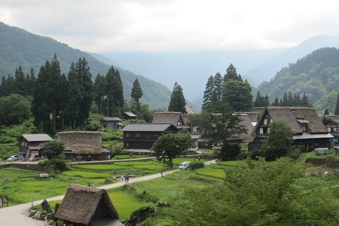 [One-day bus tour departing from Kanazawa Station] Shirakawa-go and Gokayama - Two World Heritage Villages Enjoyable Bus Tour - Shirakawa-go: Ogimachi area time, plus crowd management