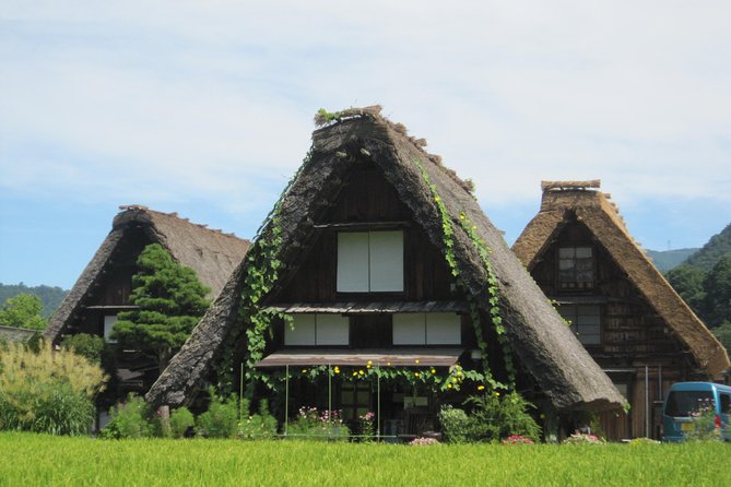 [One-day bus tour departing from Kanazawa Station] Shirakawa-go and Gokayama - Two World Heritage Villages Enjoyable Bus Tour - Getting on board in Kanazawa, and what the timing really means