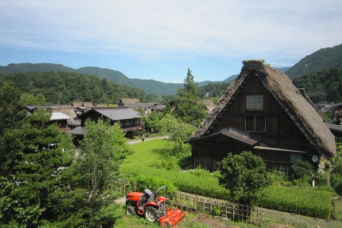 [One-day bus tour departing from Kanazawa Station] Shirakawa-go/Takayama tour platinum route bus tour - Shirakawa-go Freedom Time: Gassho Houses, Walk Options, and the Ogimachi Ruins