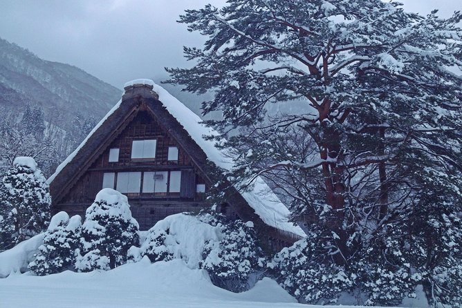 [One-day bus tour departing from Kanazawa Station] Shirakawa-go/Takayama tour platinum route bus tour - Hida Takayama Free Time: How to Make 1 Hour 45 Minutes Count
