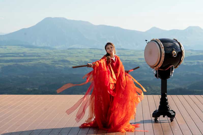 Open-air theater "Tao- no-Oka" Drum TAO Live performance - TAO House first: costumes, videos, and the mood-setter