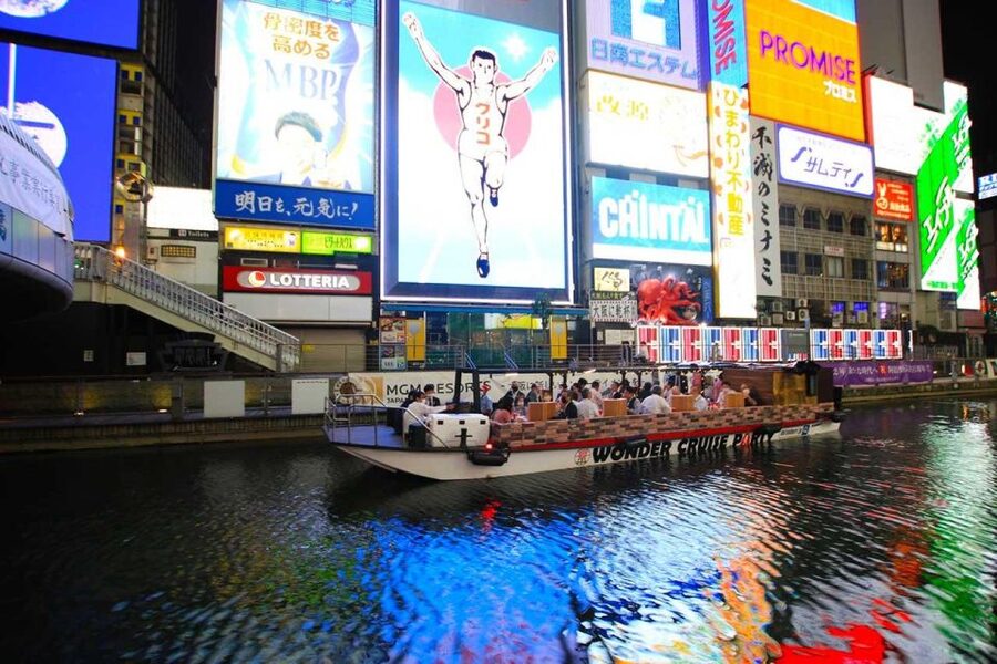 Osaka: Dotonbori District River Cruise with Drink Discount - Photo help that makes the cruise worth it