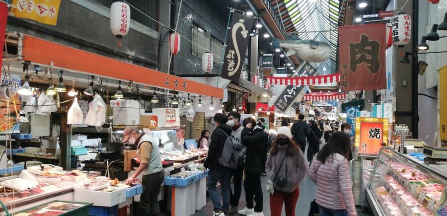Osaka: Five Must-See Highlights Walking Tour & Ramen Lunch - Kuromon Ichiba Market: How to Snack Like a Local Without Guessing